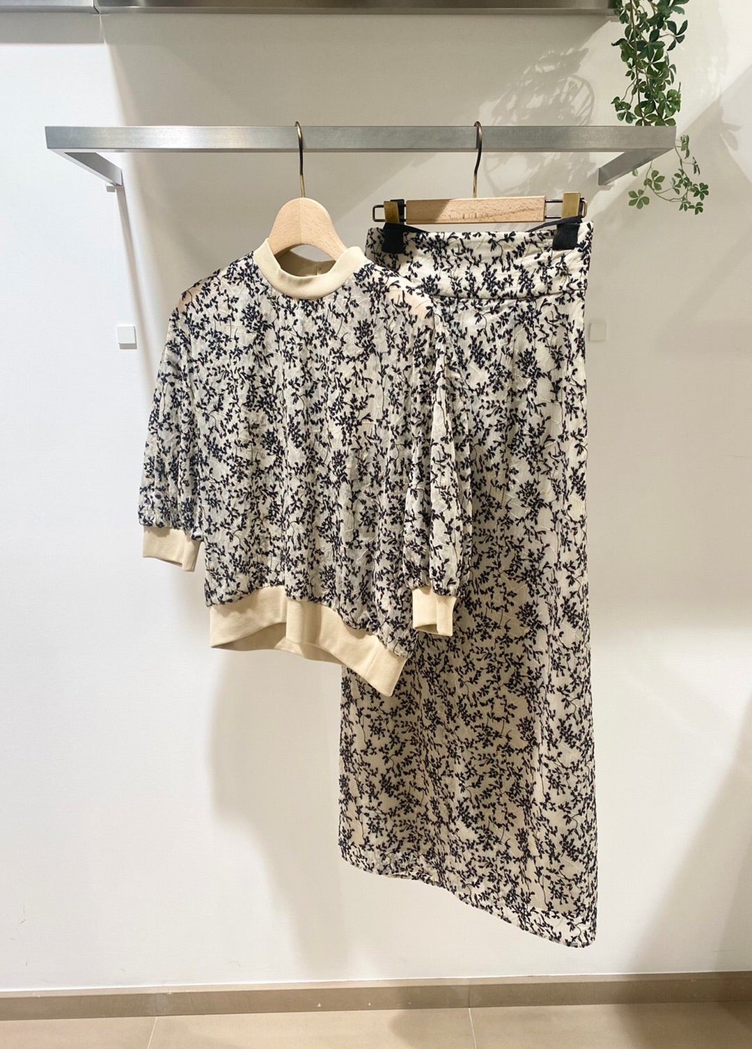 新品タグ付き FLORET EMBROIDERY COMPACT TOPS-