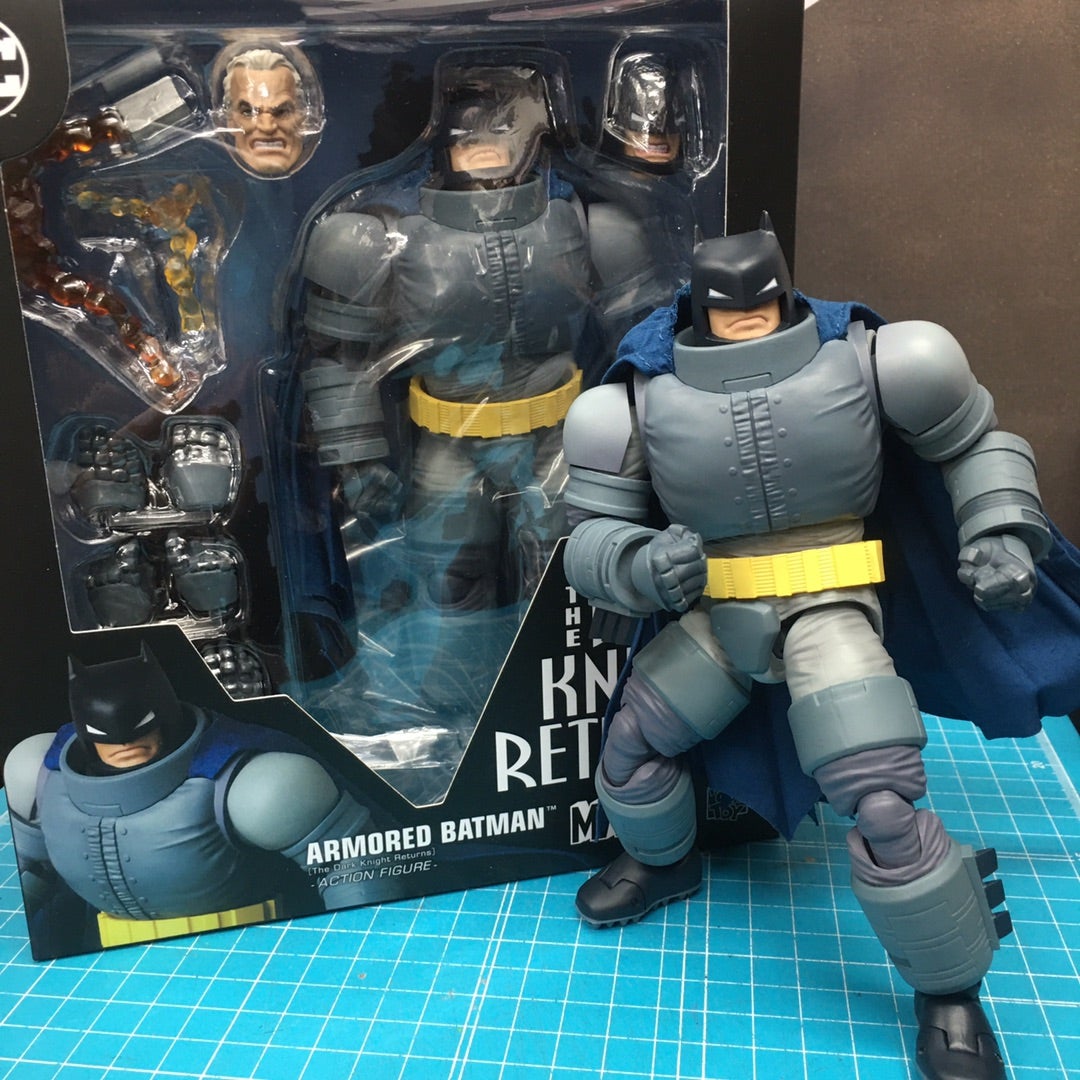 不屈にして堅固 -MAFEX アーマード・バットマン(ダークナイト