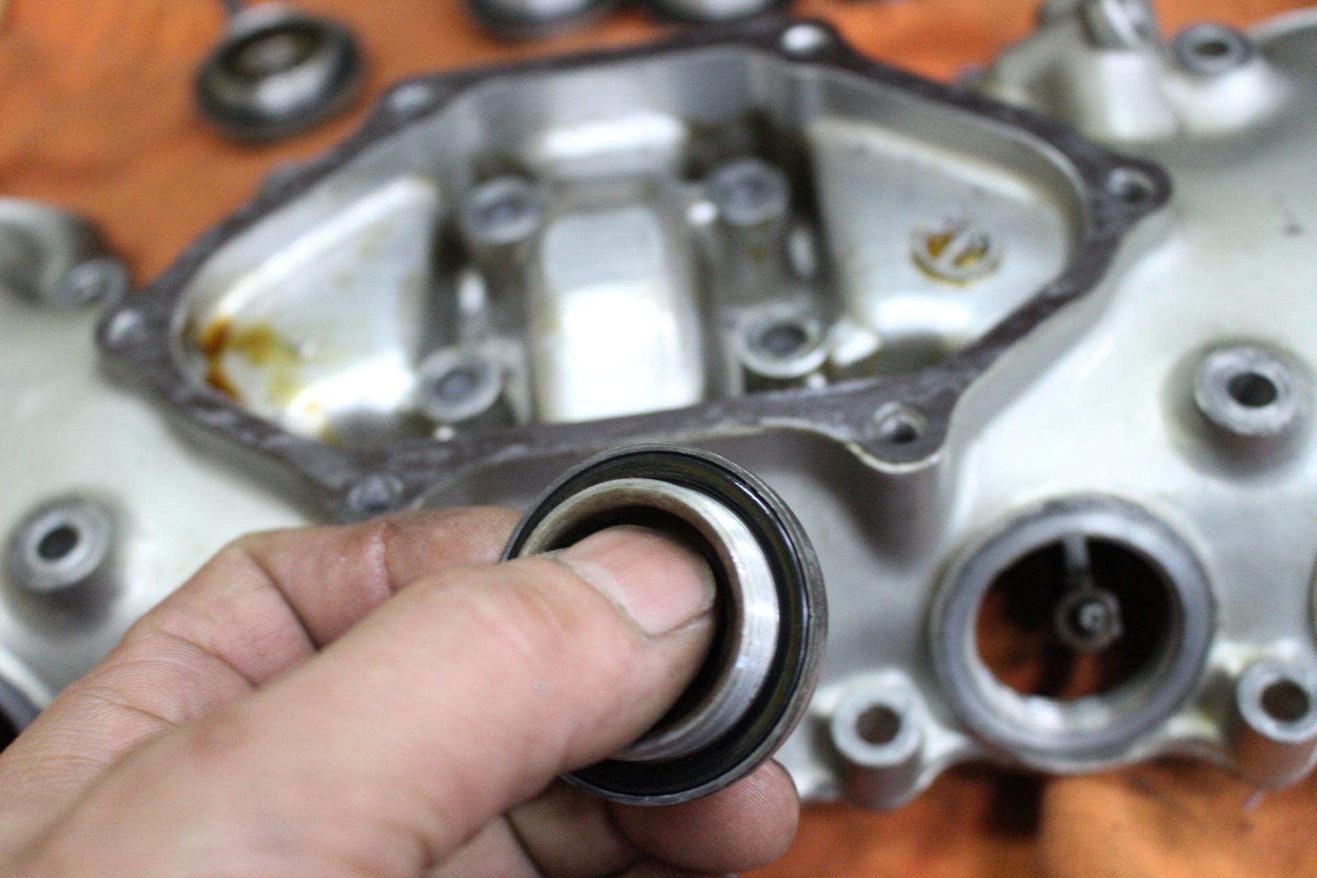 CB400Fのヘッドカバー廻りの作業です。 | ZUMAのブログ CB400Fのヘッドカバー廻りの作業です。 | ZUMAのブログ