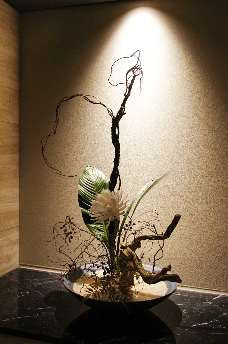 意匠製法で造花がまるで本物いけばなに！（アートフラワー／アーティフィシャル） | いけばなアートフラワー作家 寺井宏華 本物そっくり造花専門店  Akanbi（あーかんび）のデザイナー＆講師：和風アレンジメント・人工植物