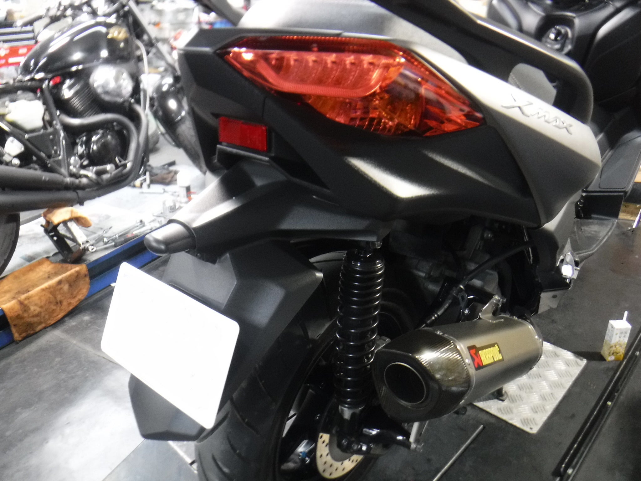 ヤマハ XMAX250 フェンダーレスキット装着！！ | 本庄市のバイク屋 