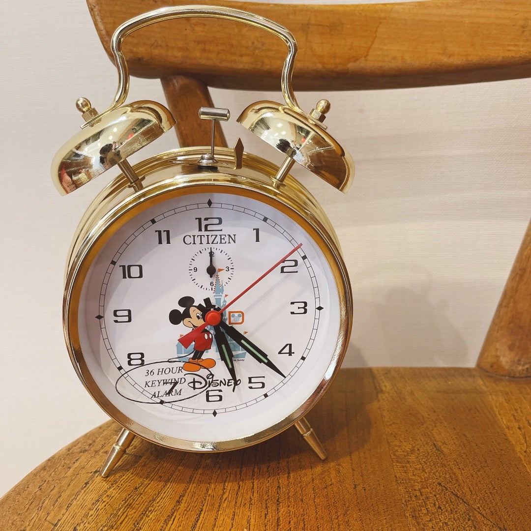 ディズニーワールド50周年記念グッズ…ミッキーの目覚まし時計で 