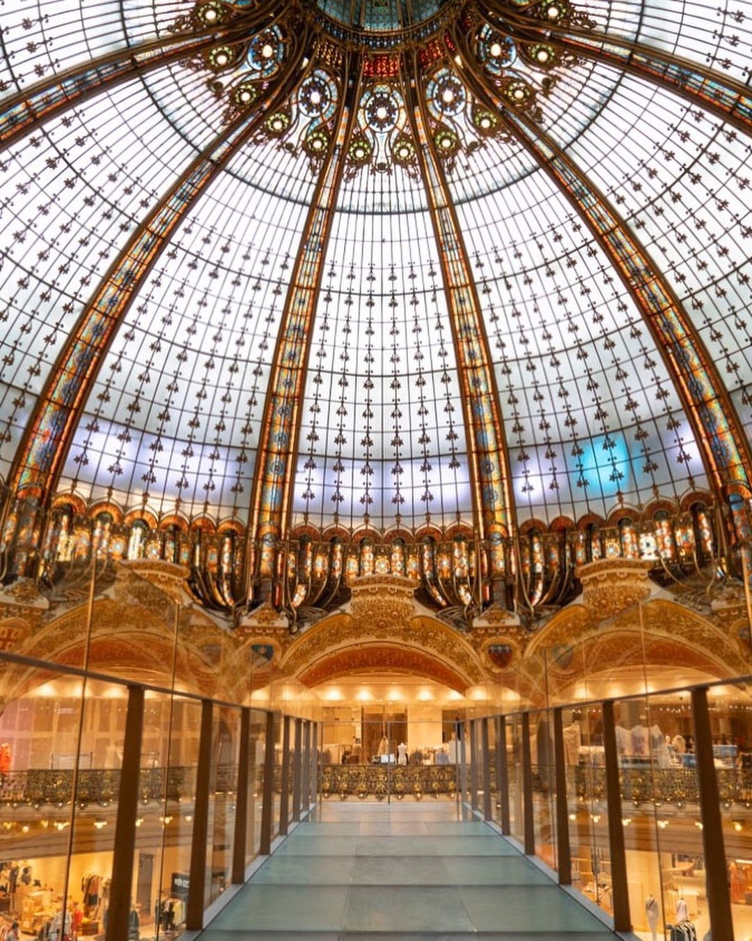 パリで行くべき古着ショップ[RE]STORE in Galeries Lafayette | O'BON 