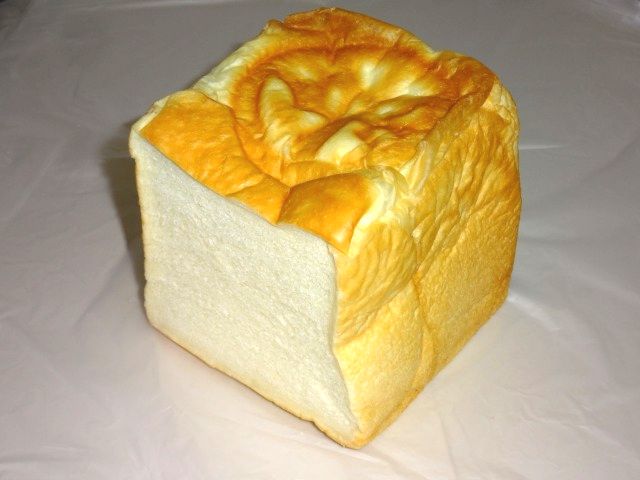どこか懐かしいやさしい甘さの高級食パン 【新出製パン所】の加賀極 | パン食べ歩き(パンレポ)ブログ