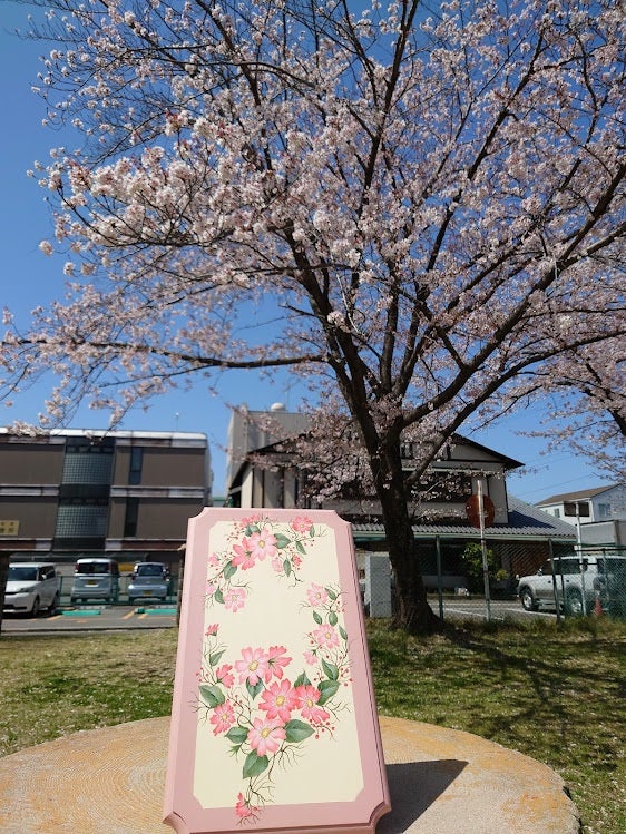 トールペイント作品と桜 | LOVELY AJOUR