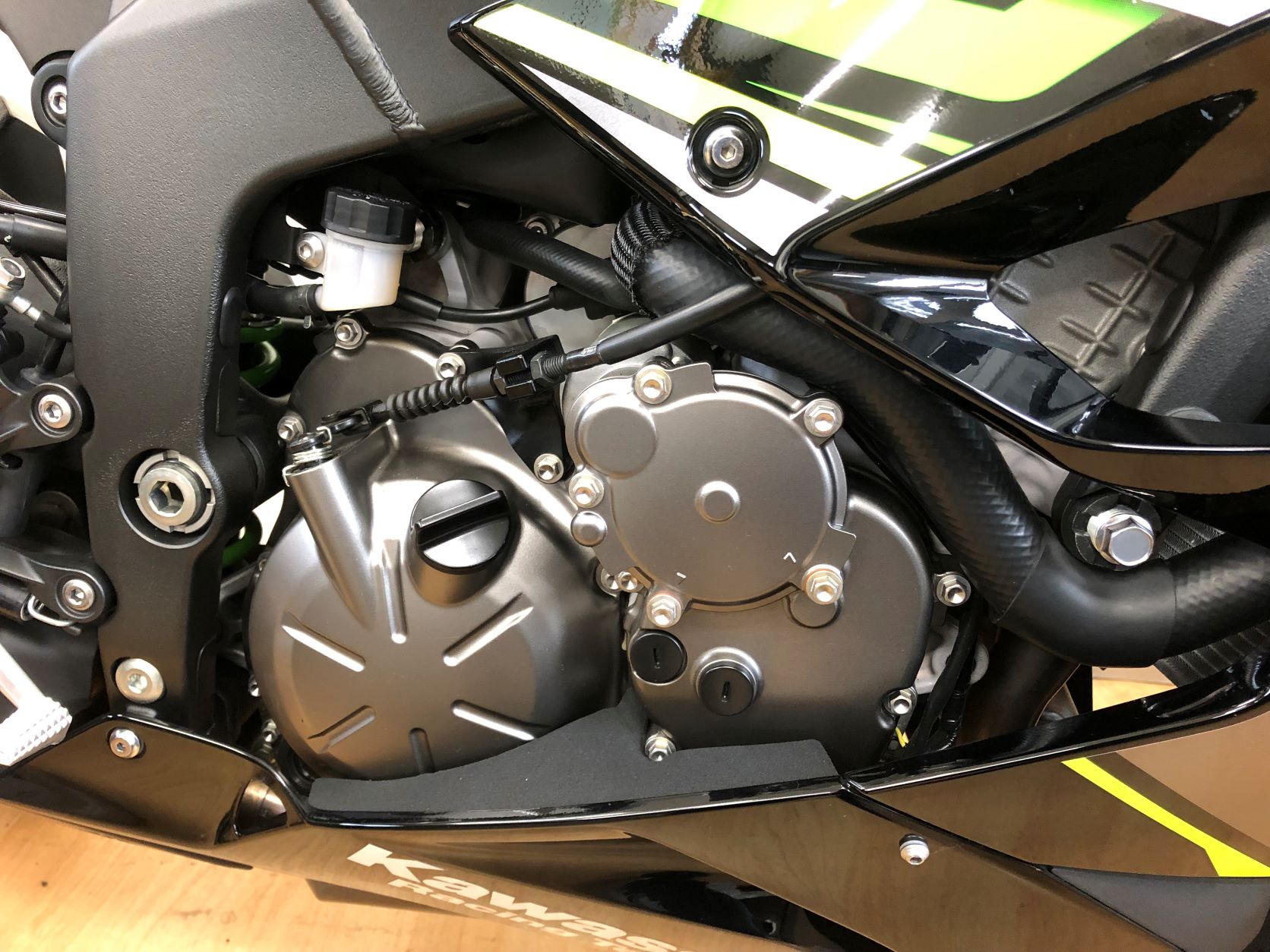 ZX-6R カワサキ純正エンジンガード取り付け | しんバイクのブログ ZX-6R カワサキ純正エンジンガード取り付け | しんバイクのブログ