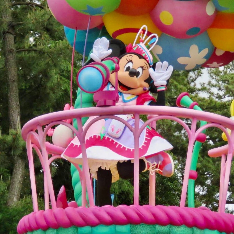 ディズニー・イースター2022 うさたまを探すミッキー・ミニーの