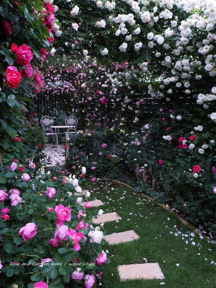 デッキテラス　バラの庭