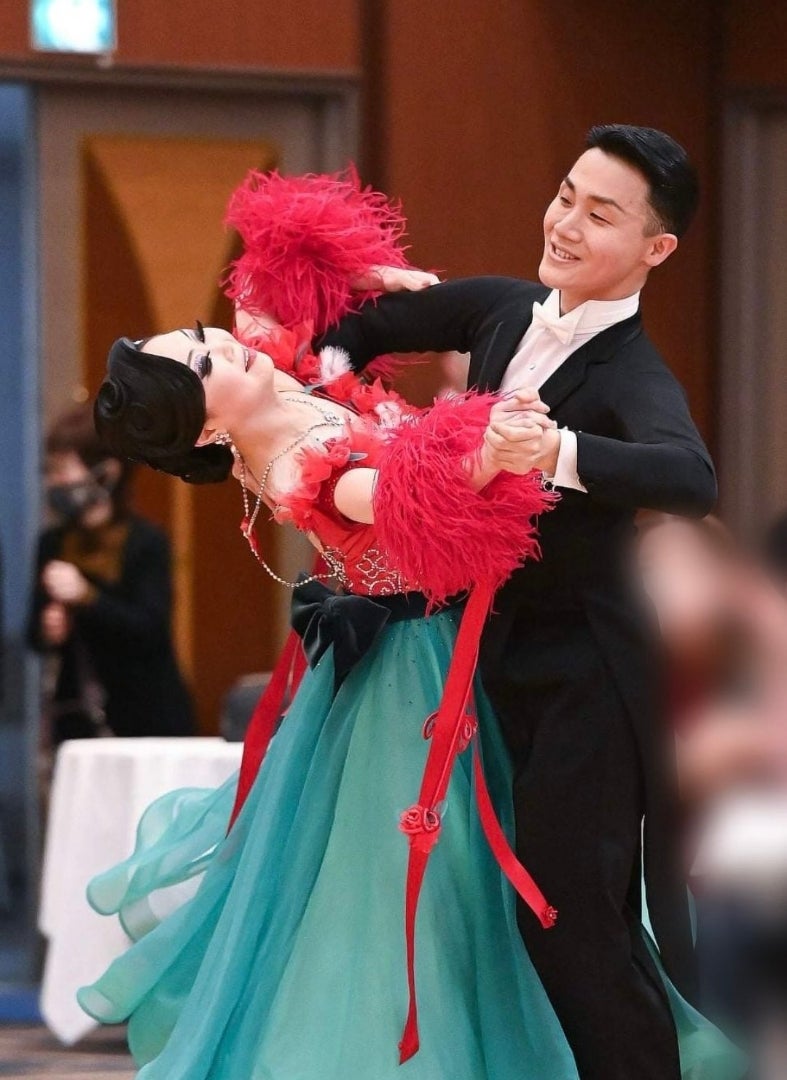 社交ダンス・ドレスって…  10ダンサーまゆの言いたい放題♡社交ダンスと競技ダンス
