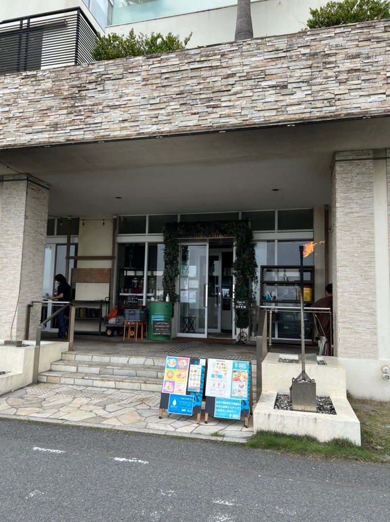 湘南カフェ ビーチ目前のおしゃれカフェ 茅ヶ崎 横浜在住の女性トラベラー Shiori