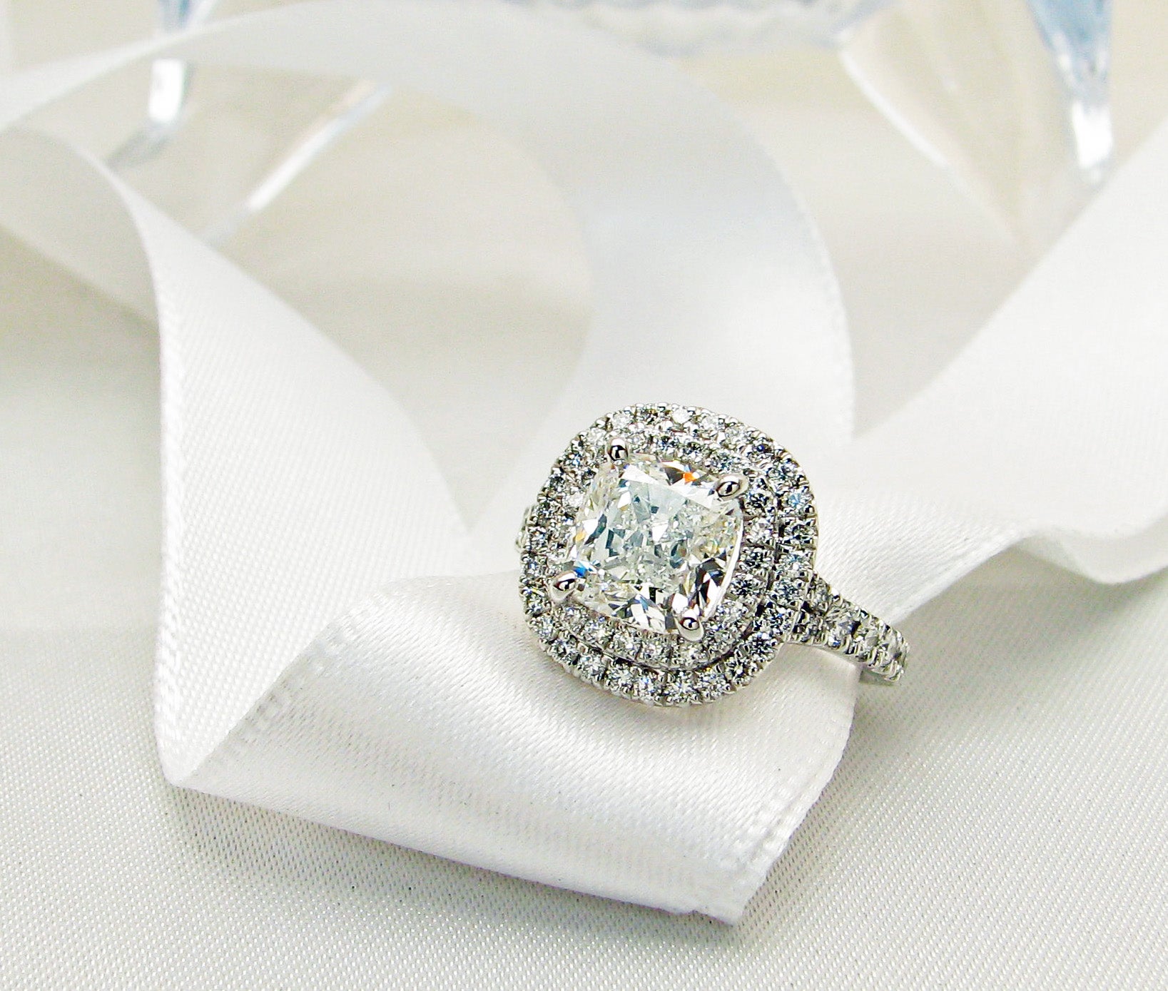 大粒＆高品質2カラットダイヤモンドのご婚約指輪をご購入いただきまし 