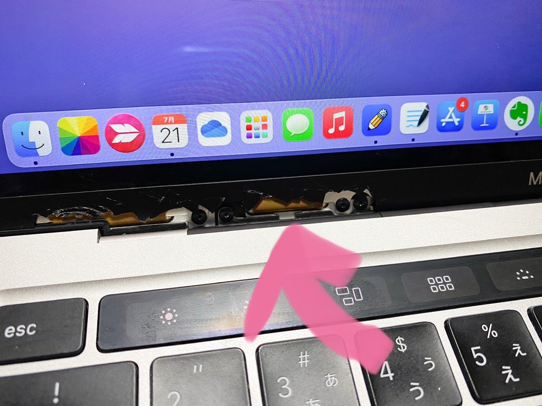 MacBook M1 の画面下が割れちゃった話   いがぐりこの トゲトゲ殻の中身は