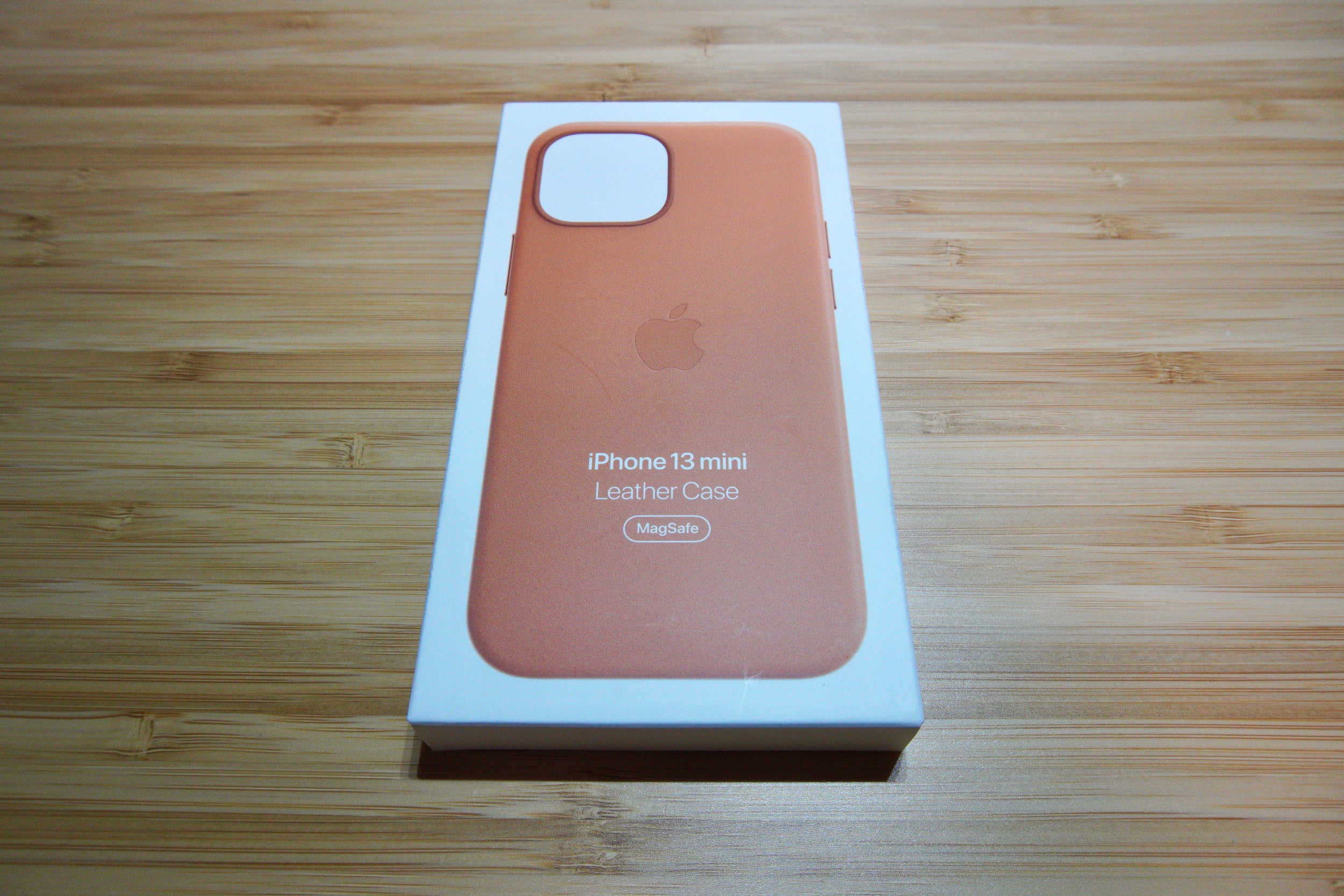 ゴールデンブラウン・レザーケースを開封![iPhone 13 mini ゴールデンブラウン・レザーケースを開封![iPhone 13 mini