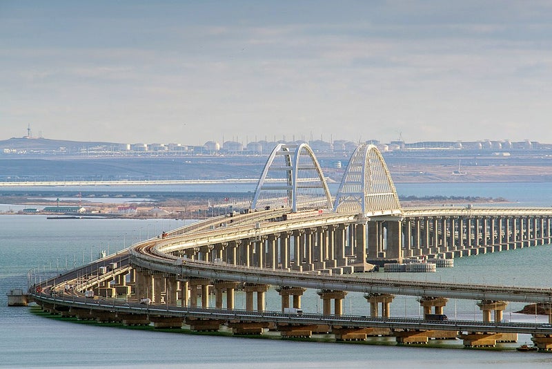 ウクライナ南部領土回復の鍵は、ケルチ海峡大橋の破壊にありそうです。