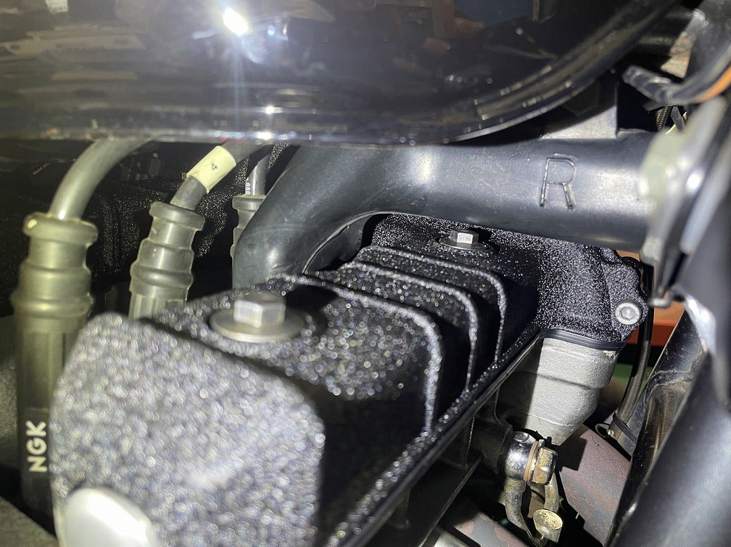 G-STRIKERより、ZEPHYR1100用のアルミ削り出しエンジンカバーが