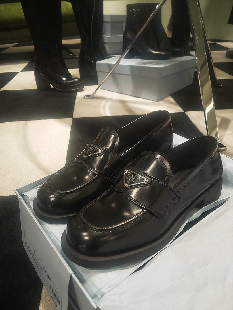 プラダのローファーです、不思議とこれを履くと決まります。 ローファー/革靴 安心の国内正規品