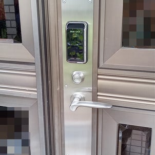 玄関装飾錠を電子錠ZEUS-LOCKに交換作業　富山の鍵屋の画像