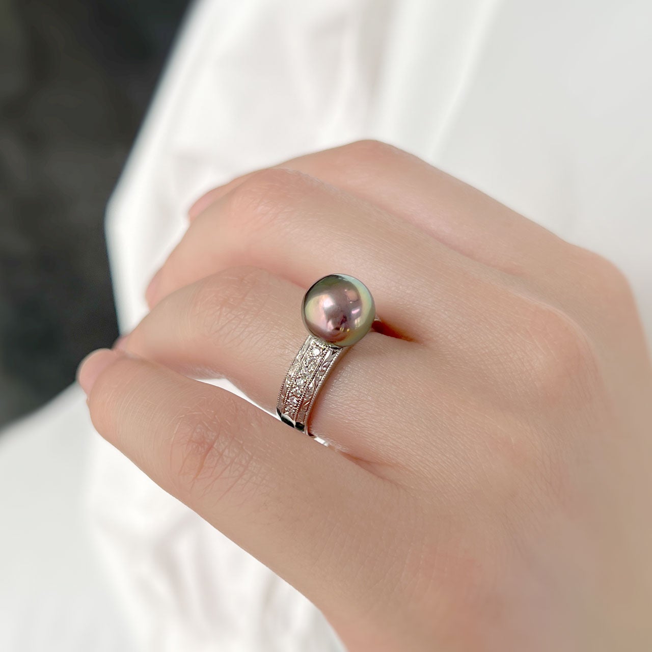 唐草彫とメレダイヤを施した黒蝶パールの指輪 | atelier-n2のブログ