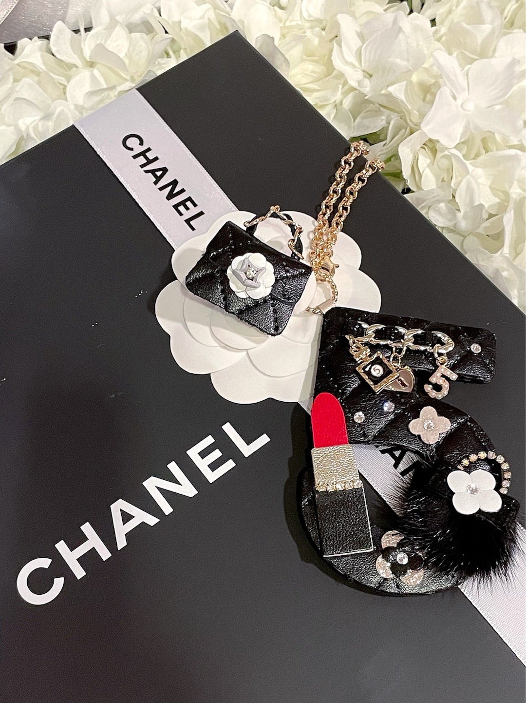 まとめ買い】 Chanel 可愛いバッグチャーム ブローチ rahathomedesign.com