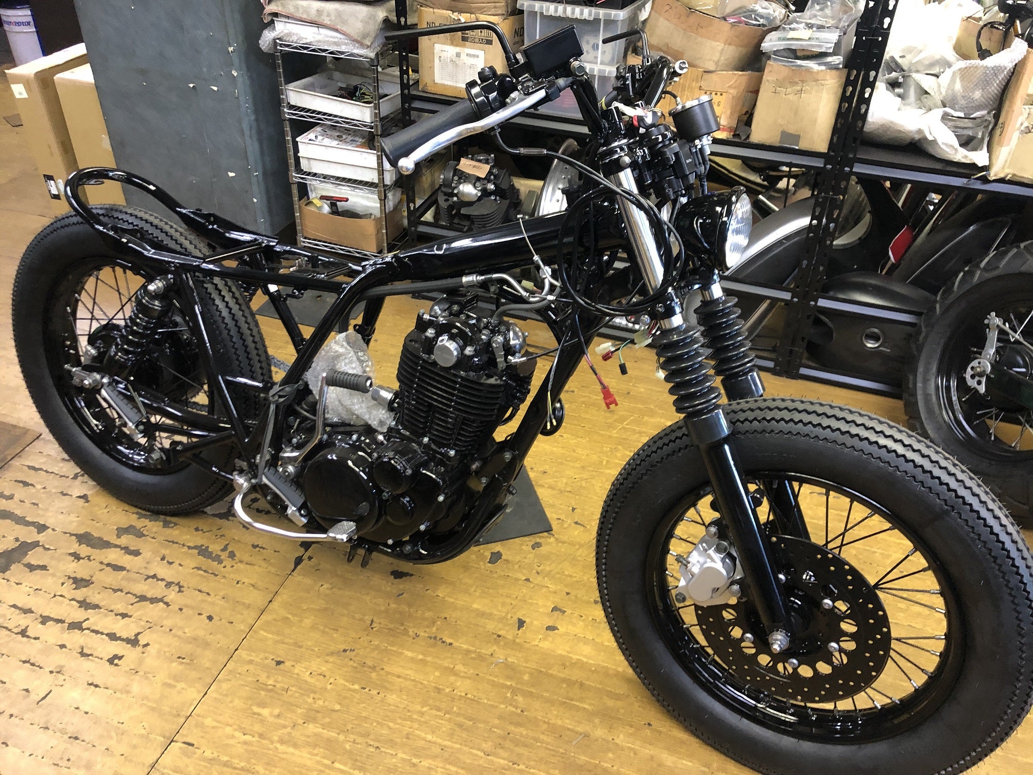 SR400ーⅢ ブラックサイクルカスタム作製 | slowridetokyoのブログ