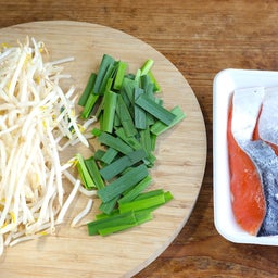 画像 とろみのついた中華味がご飯に合う！鮭ともやしの中華蒸し の記事より 3つ目