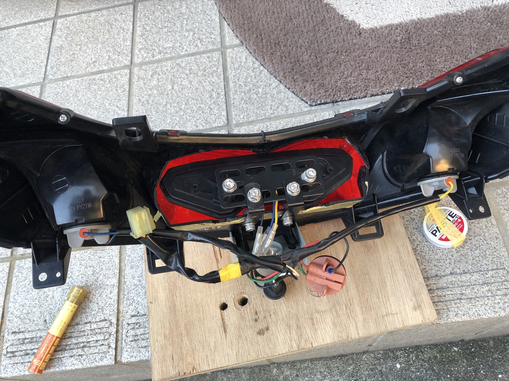マジェスティ4D9 テールランプLED化(2) | でかスクVer.3.1 マジェスティ4D9 テールランプLED化(2) | でかスクVer.3.1