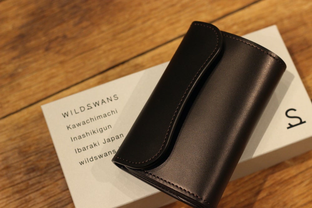 WILD SWANS】中型の３つ折り財布