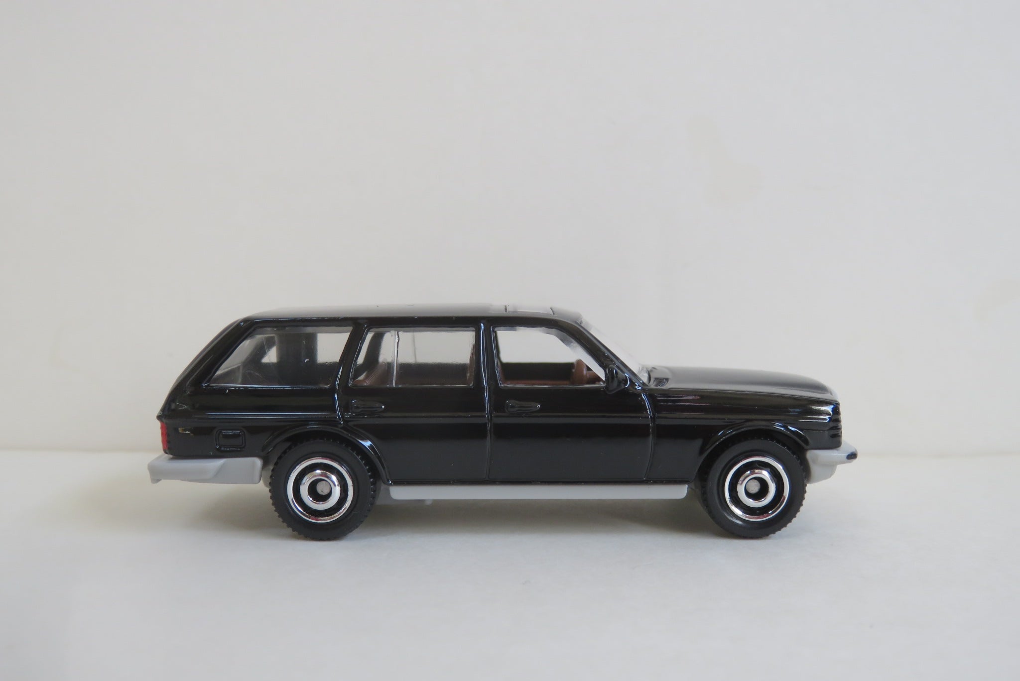 ミニカーコレクション Vol.91 〜ベンツの名車！ W123〜 | New