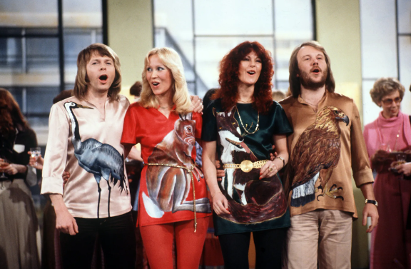 70年代レトロスタイルの巨匠、ABBAの輝かしい写真19点の記事より