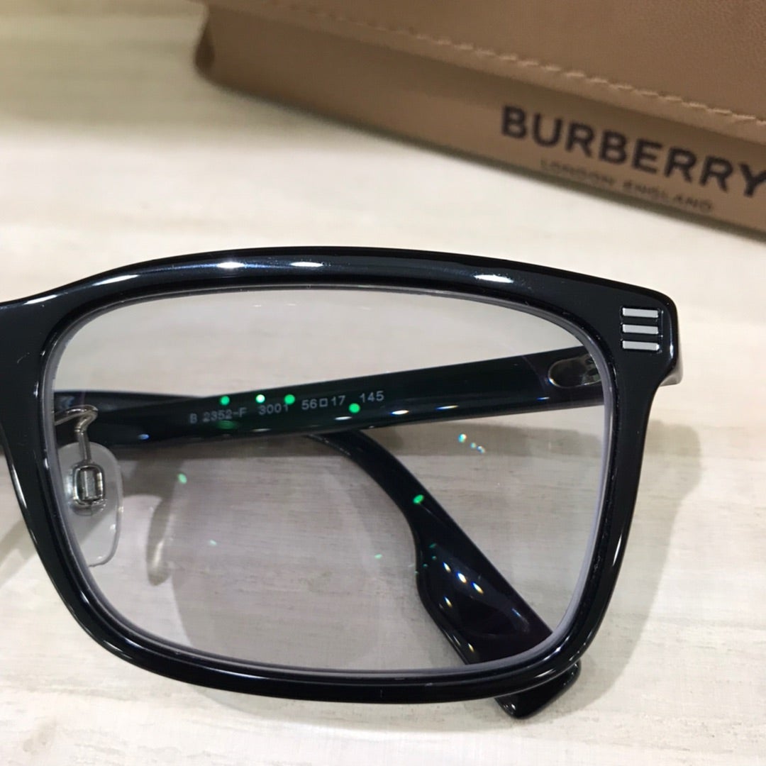 Burberry(バーバリー)のメガネ持ち込みでレンズ交換可能です｜他店購入