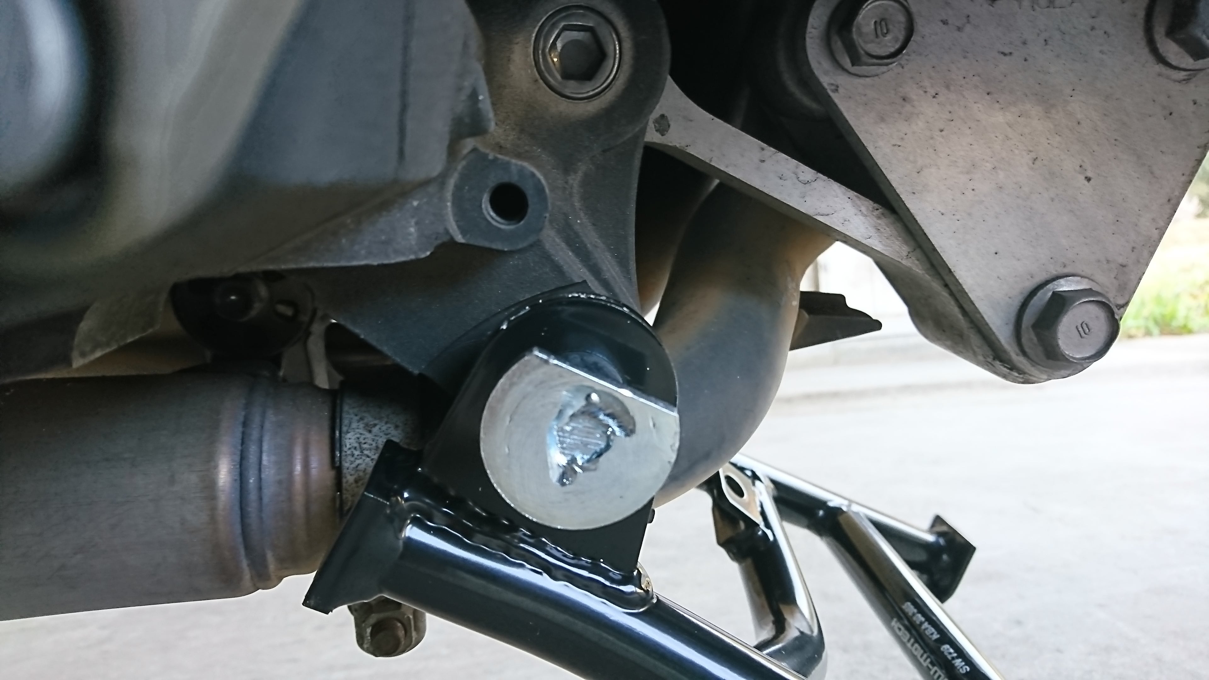 VFR1200F センタースタンド取り付け | 気ままに風まかせ VFR1200F センタースタンド取り付け | 気ままに風まかせ