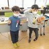 仙台おもちゃ病院エコ、壊れて修復終えたおもちゃと男の子たちのありがとうのピースでした。の画像