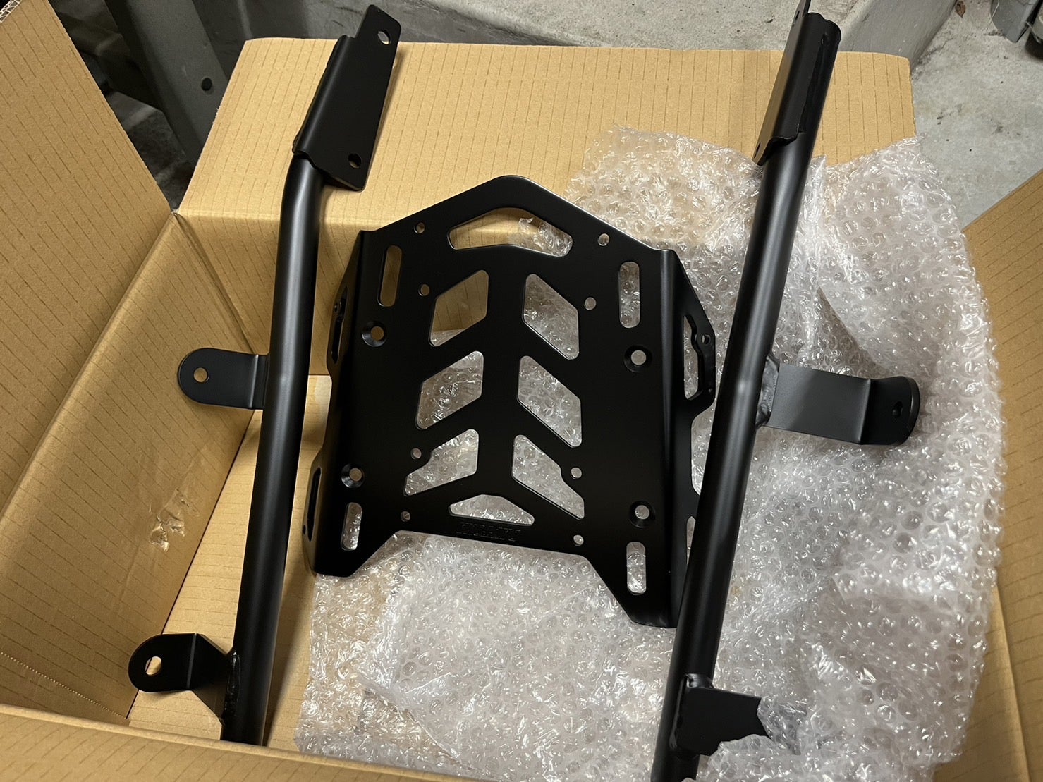 ADV160にトップケース取り付け | 続・スズキワールドな日々