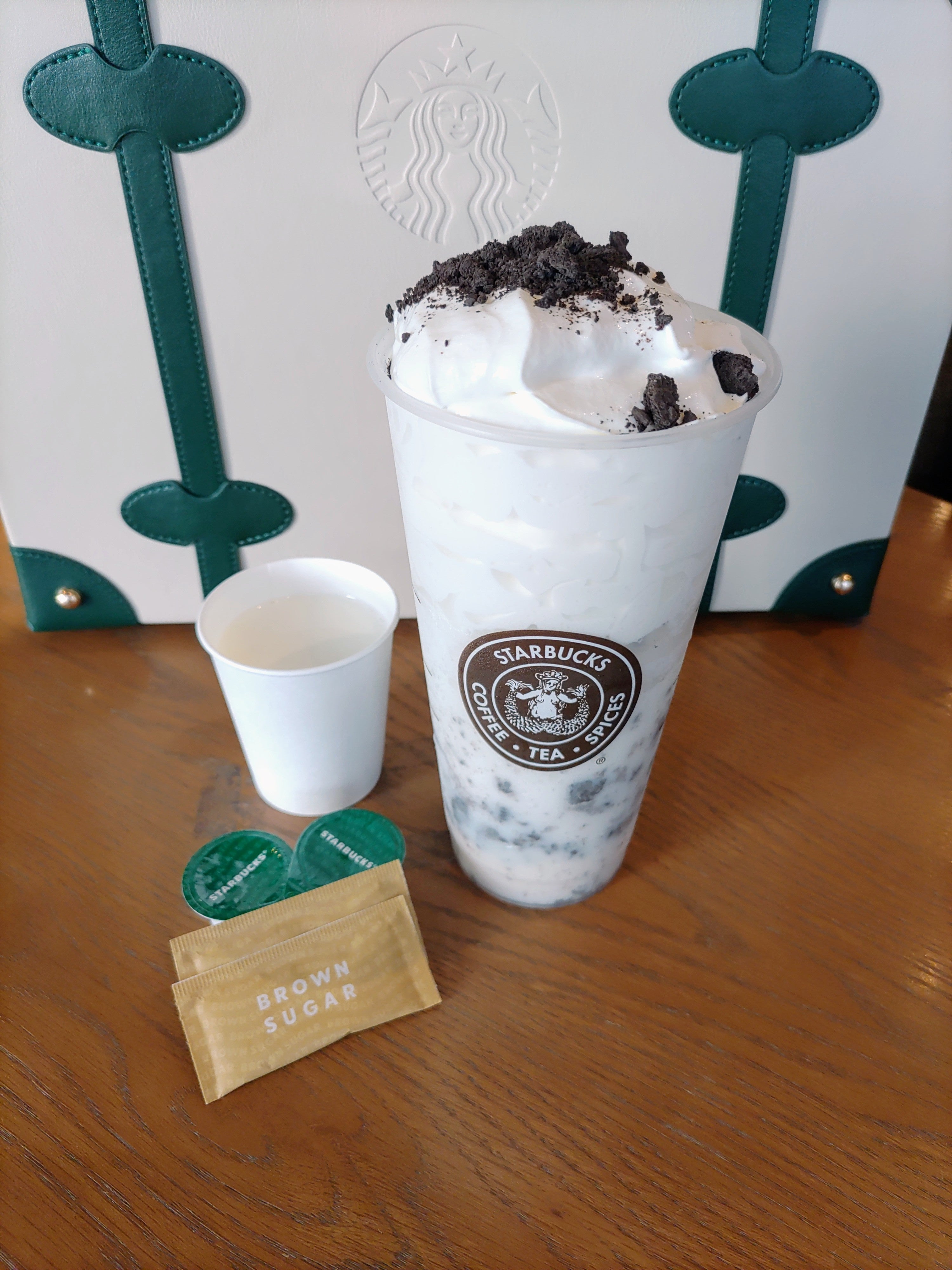 スヌーピーバニラクリームフラペチーノwithクラッシュクッキー♡ | み