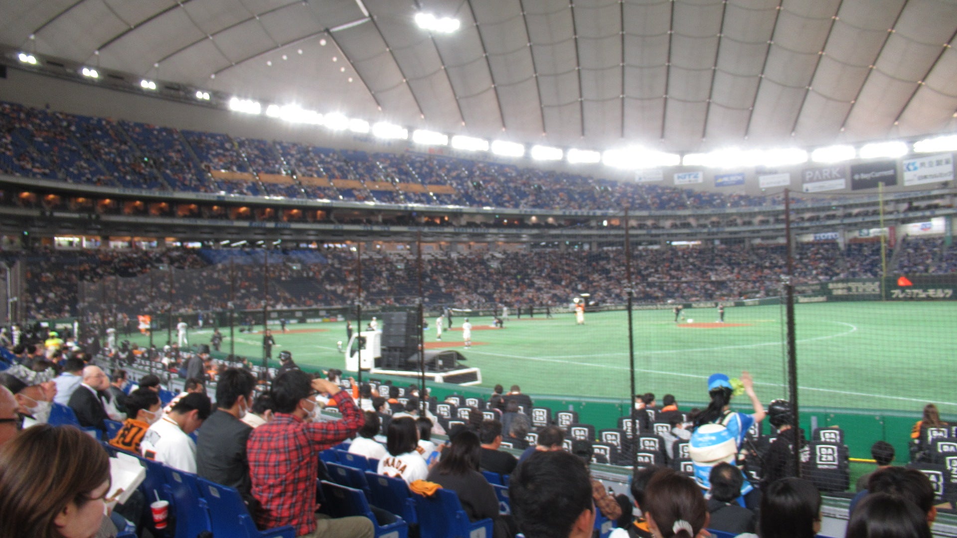 開幕戦3月31日東京ドーム巨人vs中日　中央2階席2枚連番スポーツ