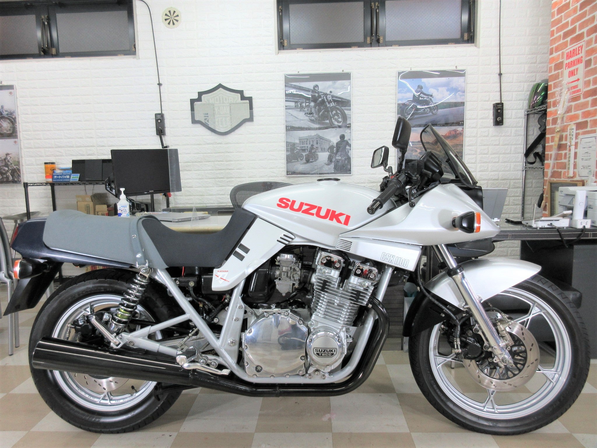 gsx1100s用 ユニコーン製カーボンサイドカバー eva.gov.co