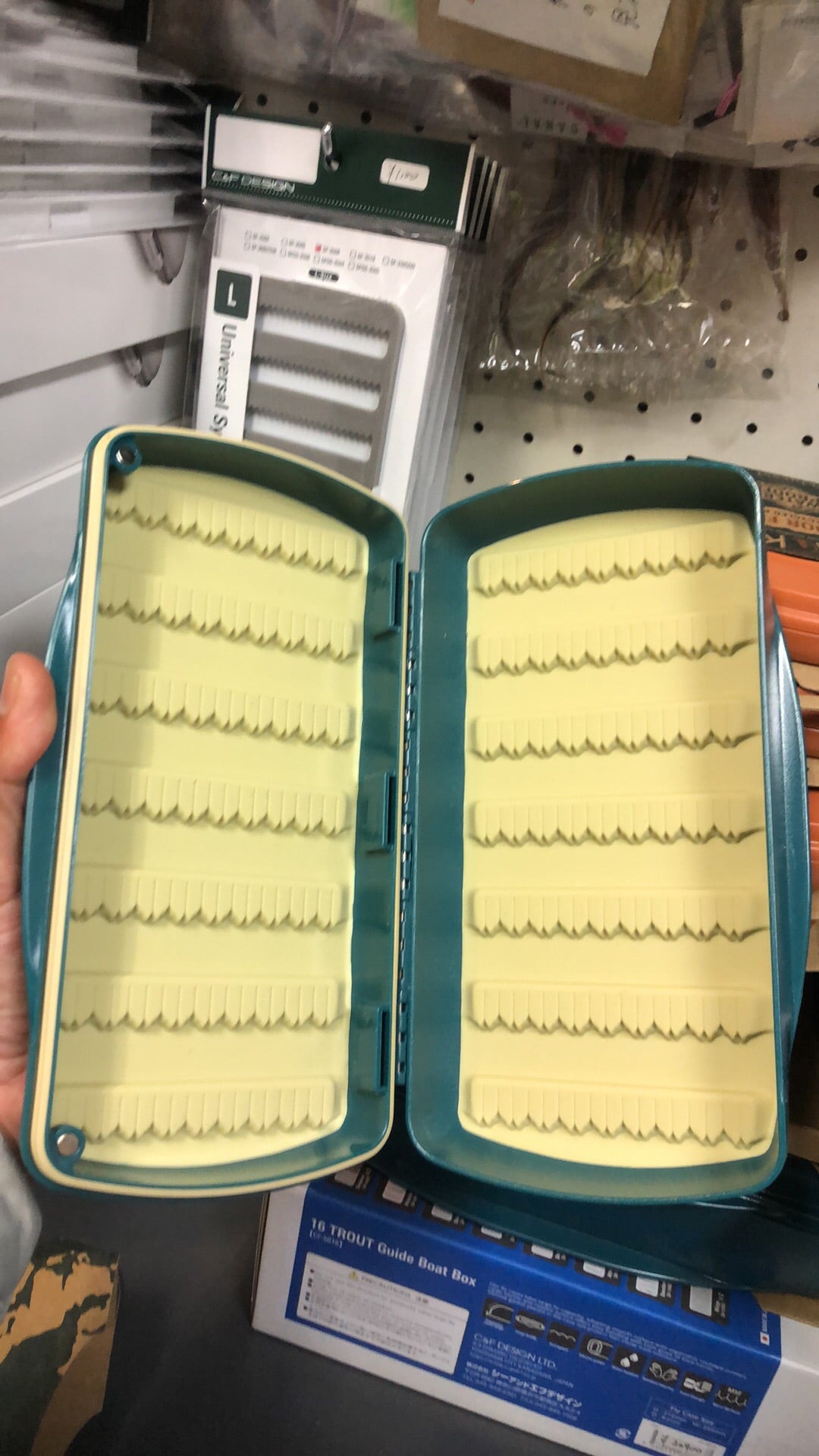 フィッシュポンド社のタッキーフライボックス入荷しています