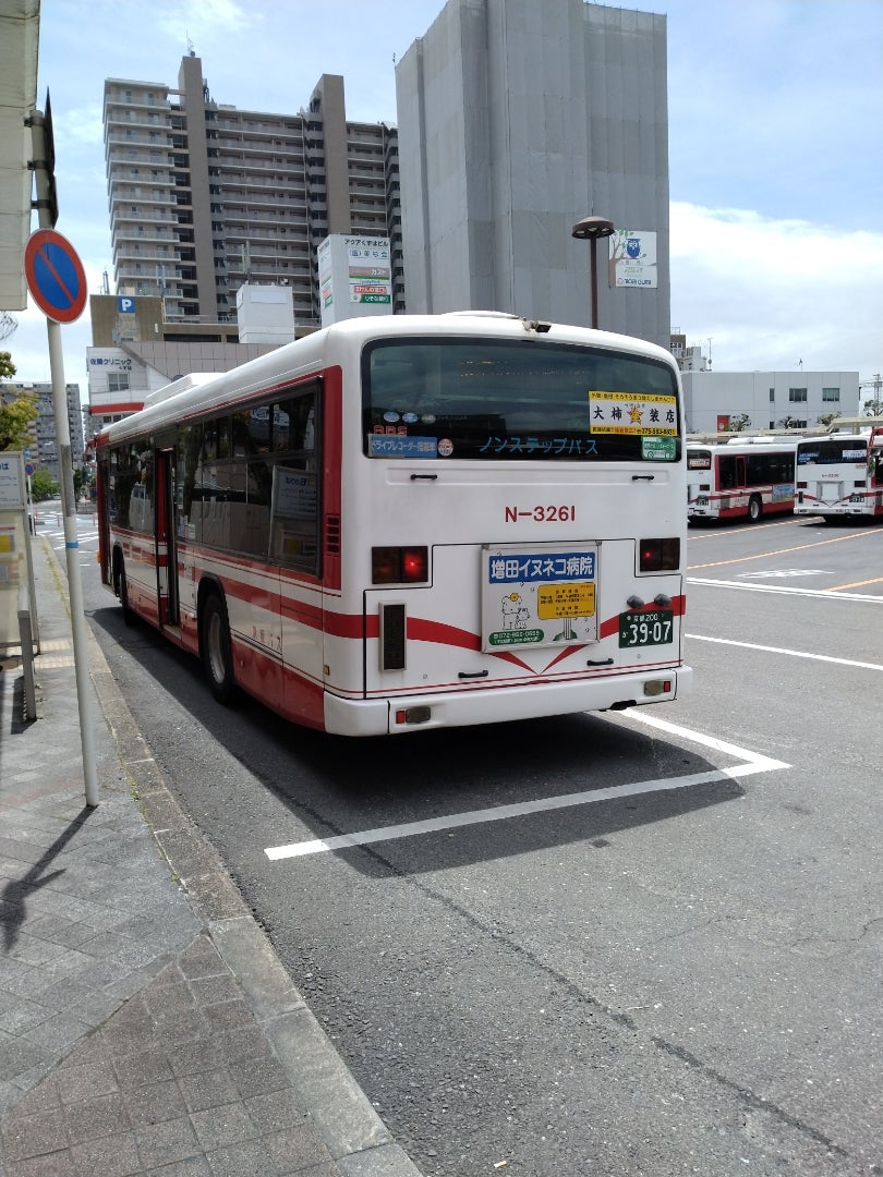樟葉駅のバスターミナルで京阪バスの大型車を撮影しました