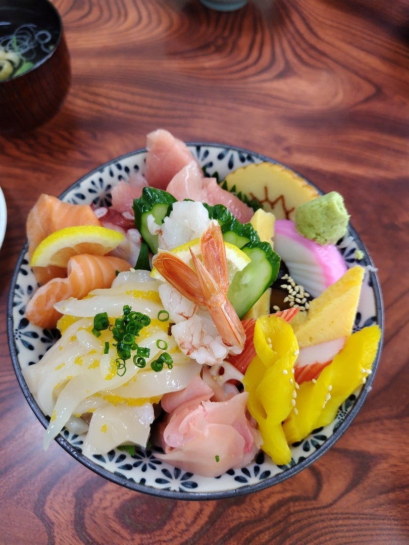 水 守 食堂