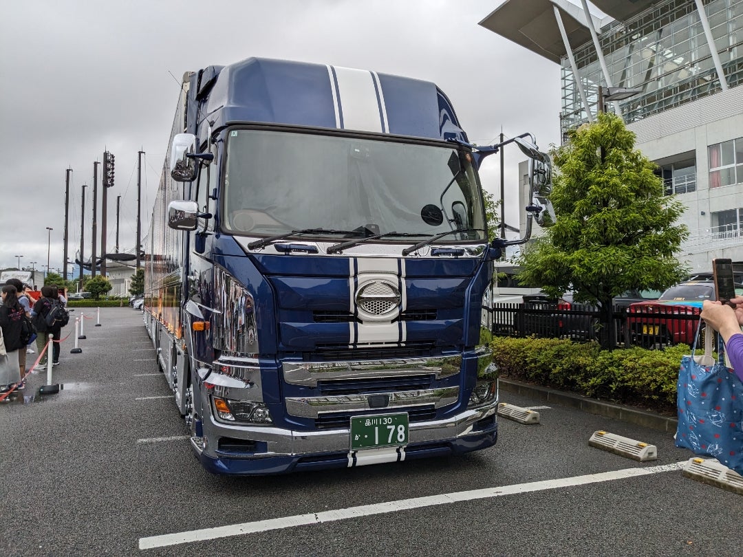 B'z LIVE-GYM Pleasure 2023 -STARS-のツアー | vivian家のごはん・お