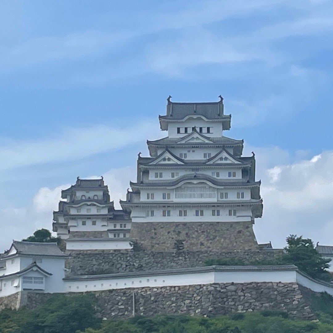 日本一白く美しく青空に映えるお城‼️ 国の宝、世界の遺産をご覧あれ