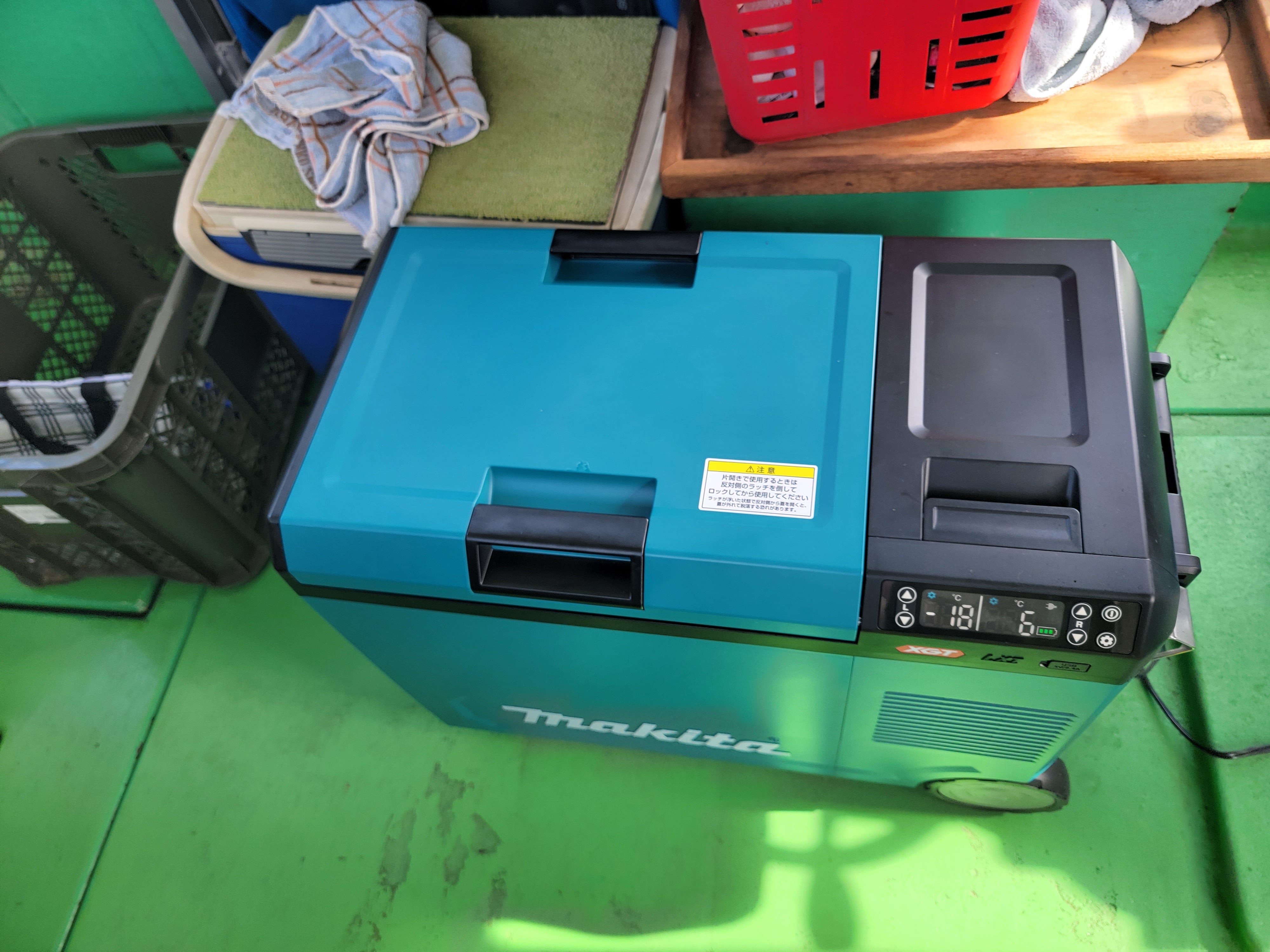 マキタ 充電式保冷温庫(青)CW004GZ 買っちゃいました マキタ 充電式保冷温庫(青)CW004GZ 買っちゃいました