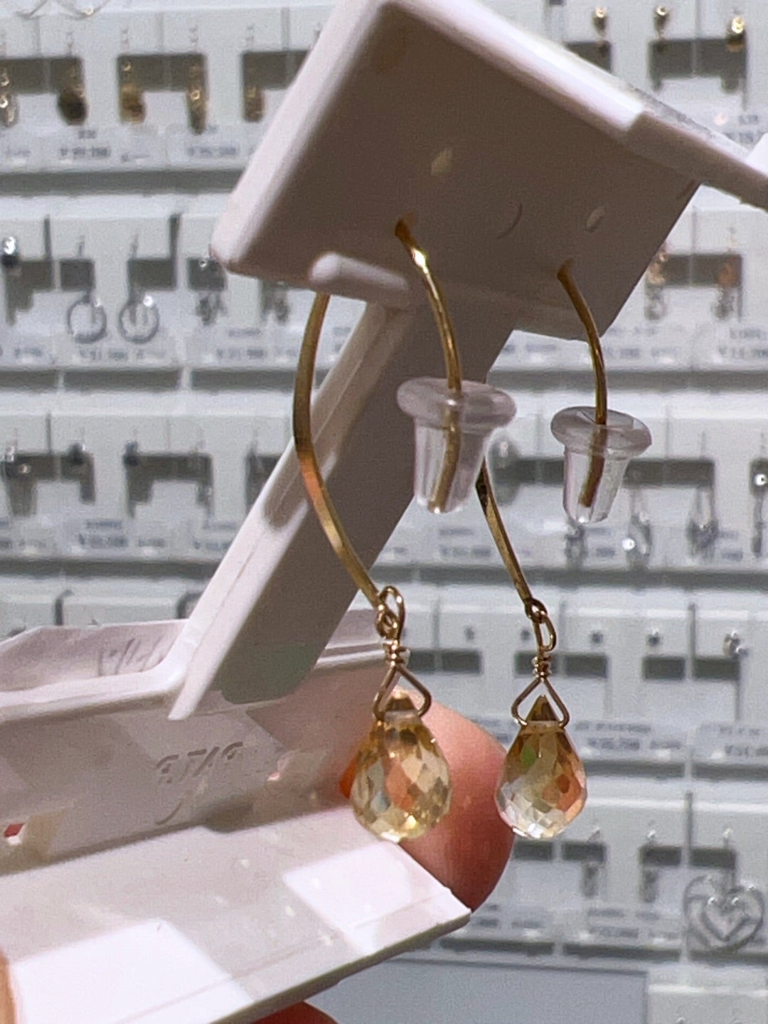 フック式のピアスを落とさない方法 | 創業大正5年。奈良県御所市（ごせ）の時計・宝石・メガネ・補聴器の販売、修理のカメヤ時計店です。