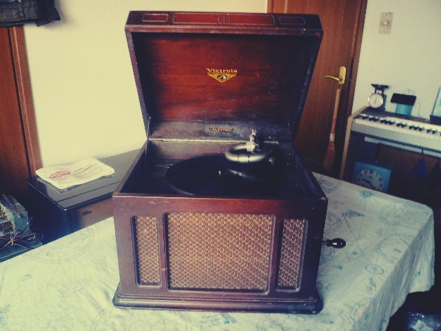 レトロ雑貨 いにしえの蓄音機 ビクター VICTROLAでSP盤を聞いてみた