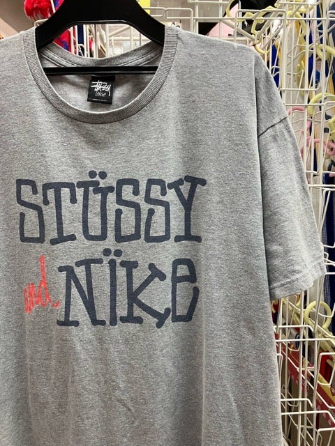 かつや着用stussy × nike コラボTシャツ