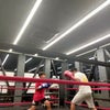 元プロボクサーの山本さんがキッズに対するマスボクシング実践指導の画像