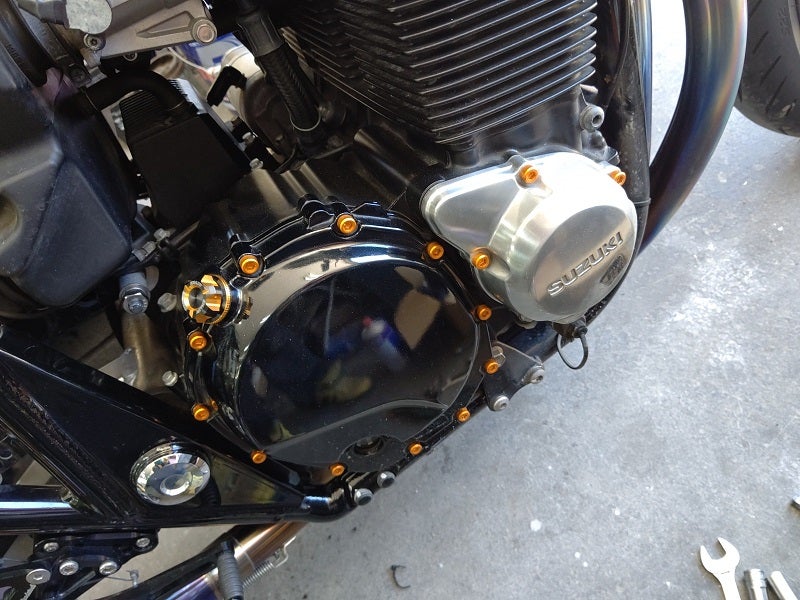 GSX1400 スケルトンクラッチカバーの交換なら～各部もブラックでシック