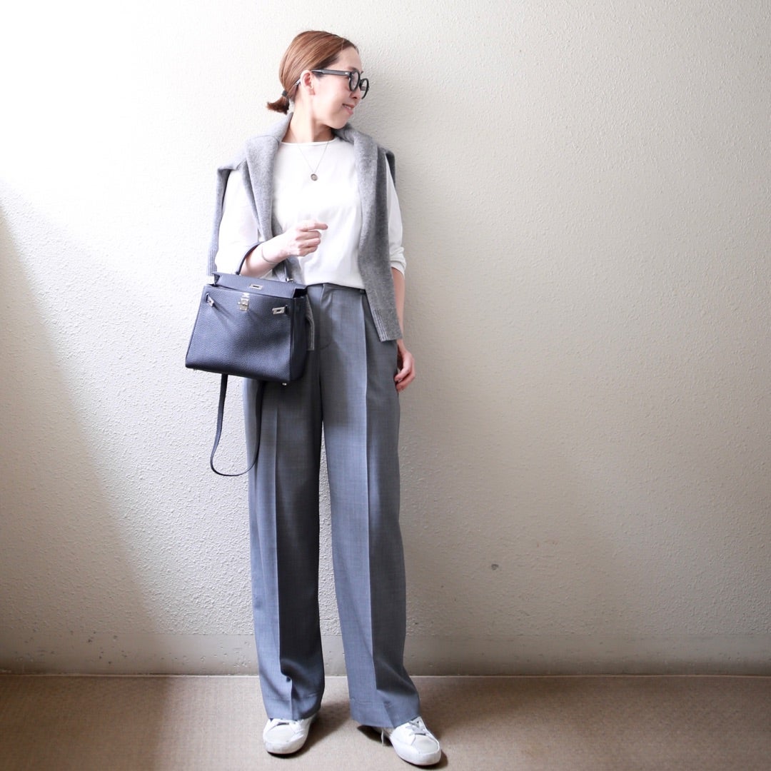 スニーカー×グレーパンツcoordinate♪ | 神戸パーソナルスタイリスト〜bemi’s small＆simple Style〜
