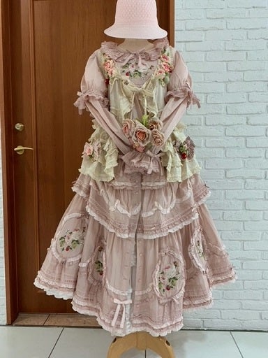♡新作❣️Berry Rose刺しゅう入りパッチワークスカートのコーデ ♡新作❣️Berry Rose刺しゅう入りパッチワークスカートのコーデ