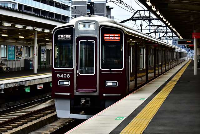 阪急京都線9300F20周年記念ヘッドマーク付準特急大阪梅田行きを